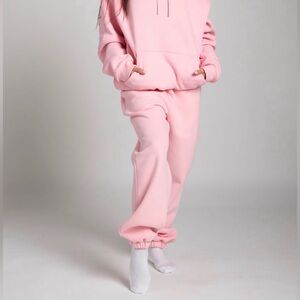 NWOT Comfrt Airplane Mode Travel Sweatpants Size Small in Petal Pink